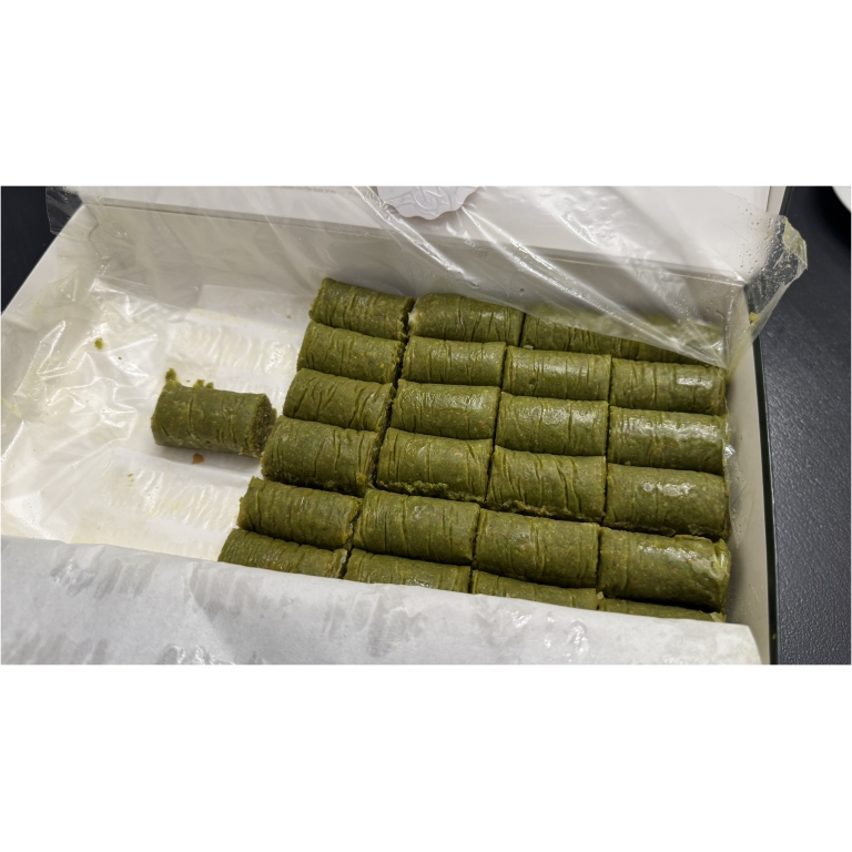 انقر لعرض ملء الشاشة مراجعة صور لفائف الفستق، فيستيك سارما، فريش