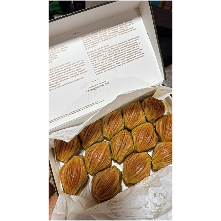 Click to view full screen Midye Baklava with Pistachio photo review