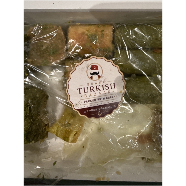 Tam ekran görüntülemek için tıklayın Karışık Baklava Kutusu, Karaköy Güllüoğlu fotoğrafı değerlendirmesi